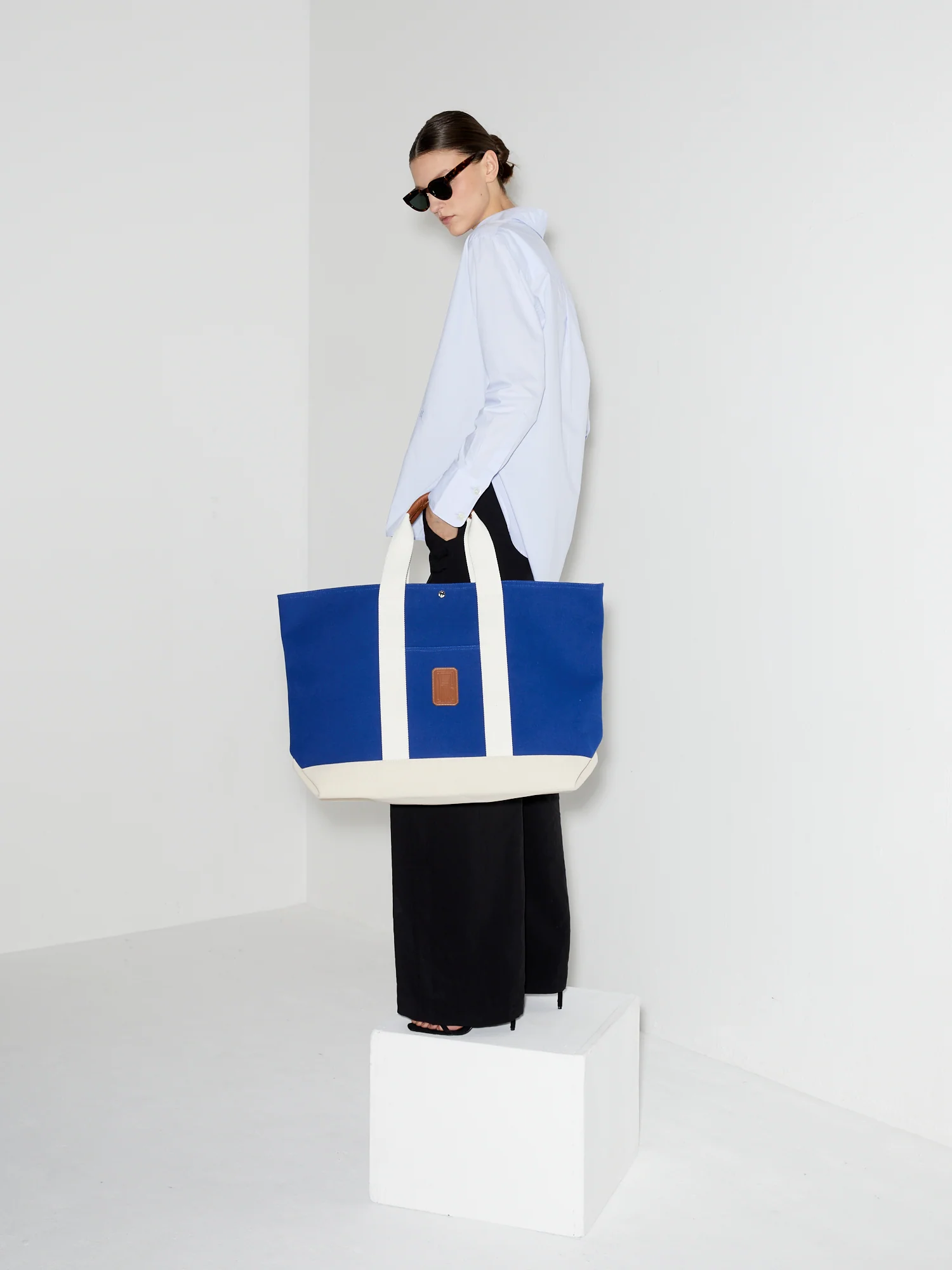 Club L - Blue White
