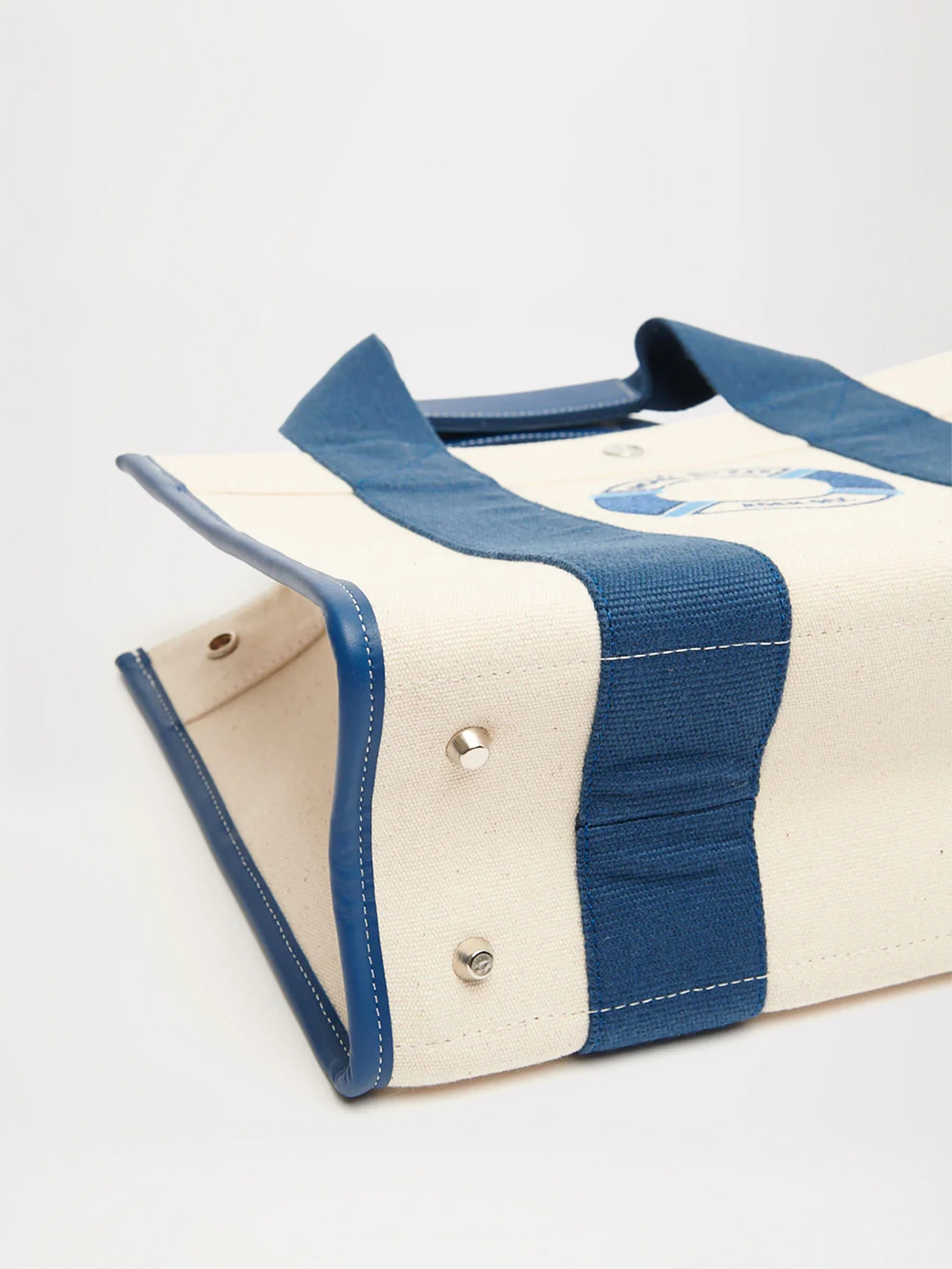 Eden Roc - Traveller M - Image 7