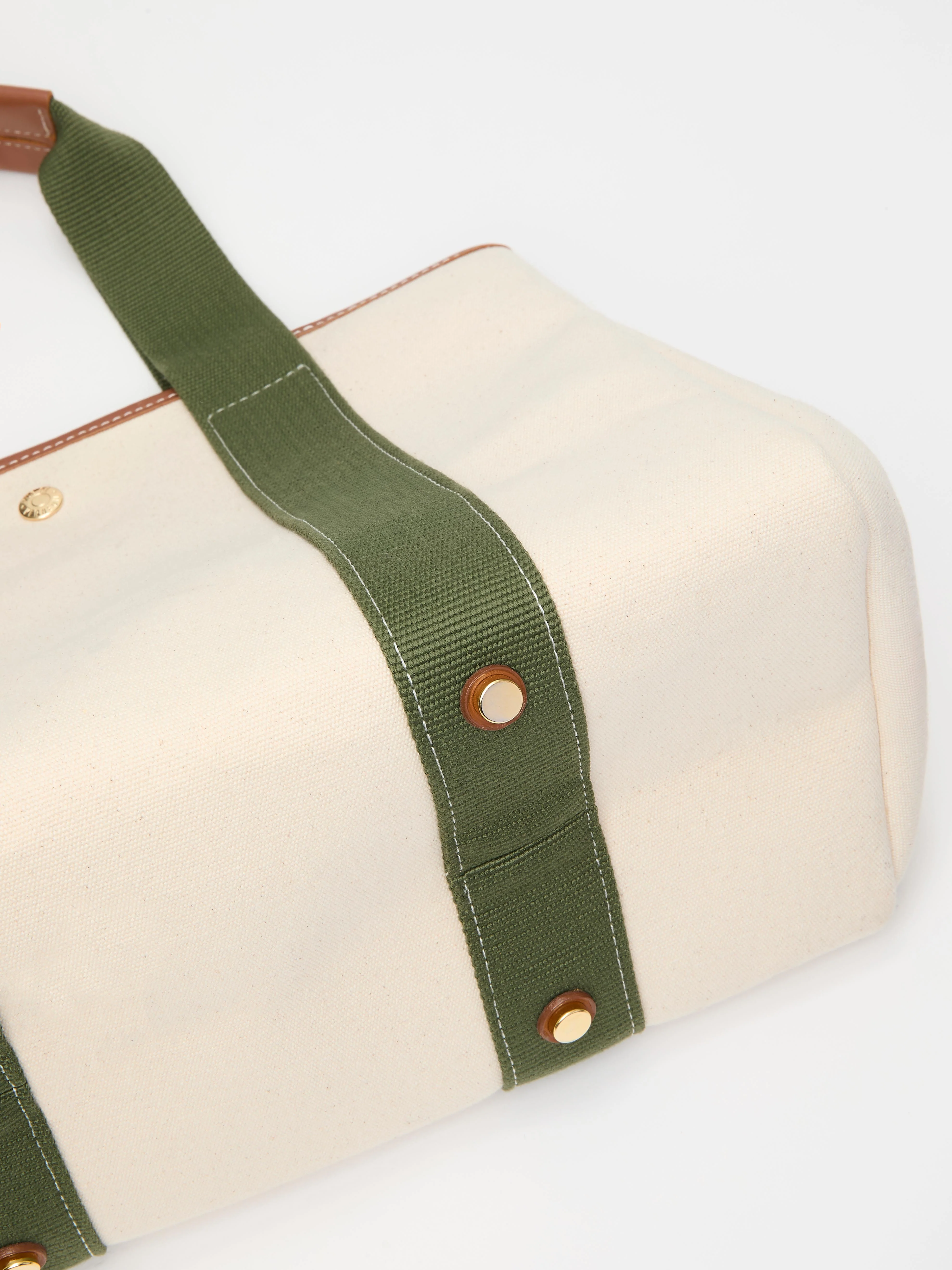 Traversée L - Essentials Military Green - Image 6