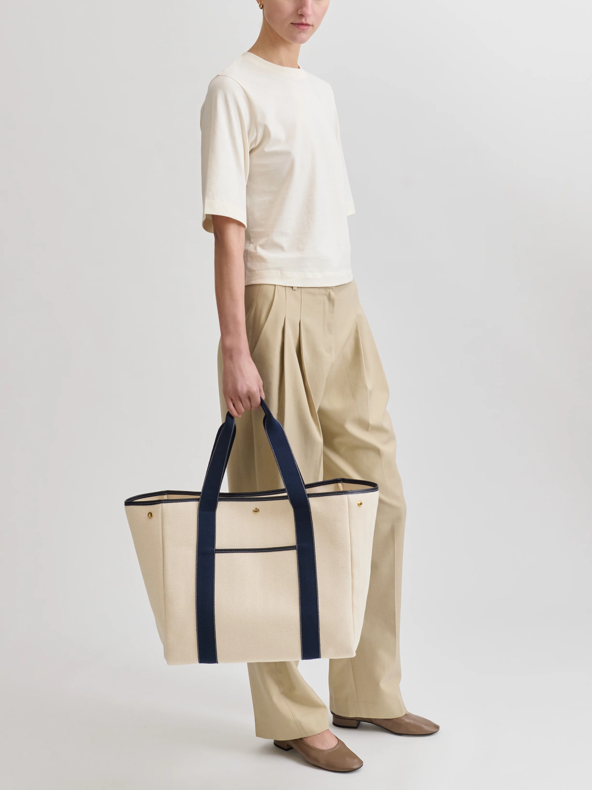 Traversée L Pocket - Verneuil Canvas White/Mini Sellier Navy - Image 2