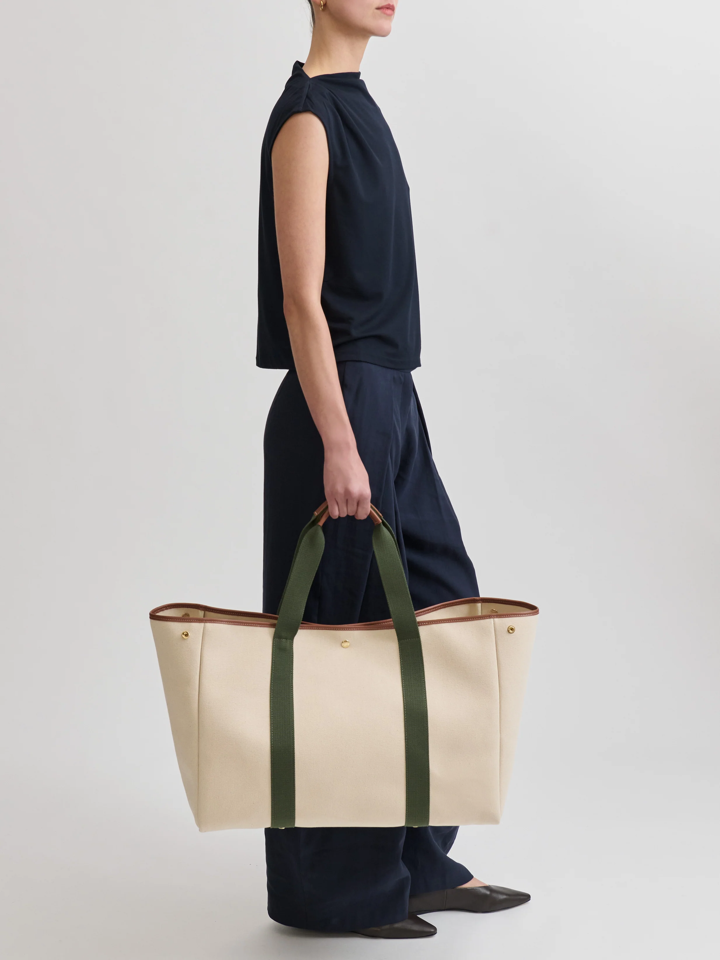 Traversée XXL - Essentials Military Green - Image 2